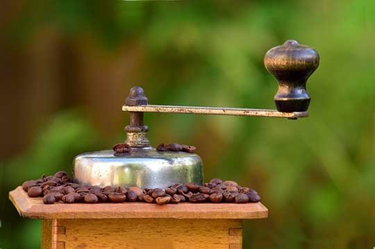reasons why you should try out the best hand coffee grinder